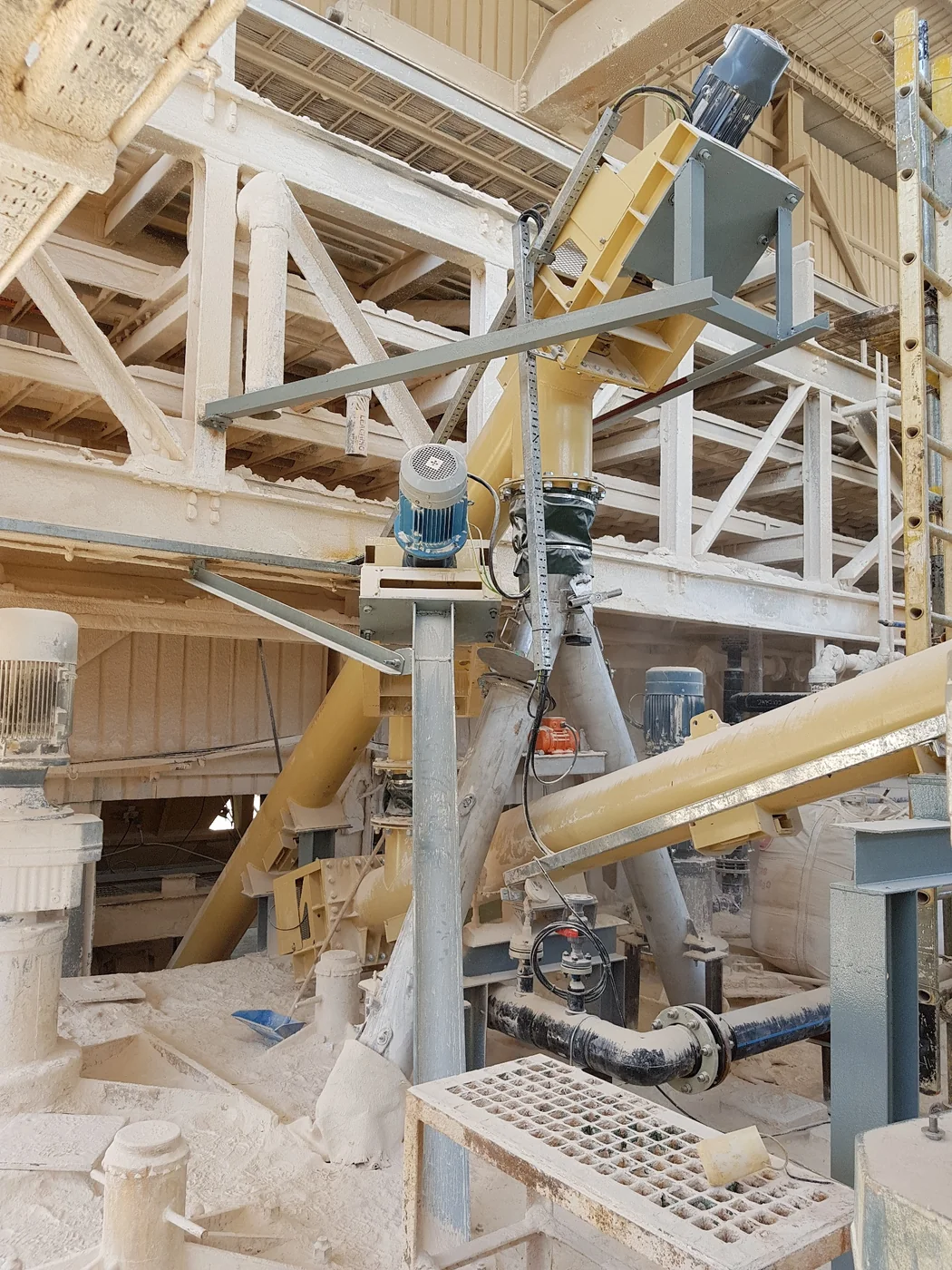 KEMAC screw conveyor installation